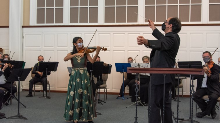 "Enchanting Melodies: Vibha's Violin Performance at the White House."

